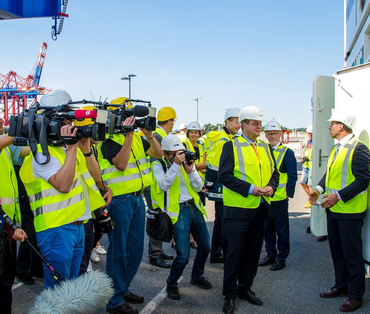 Public Relations in Form von Fachartikel, Pressemitteilungen und Pressekonferenzen sind wichtiger Baustein in der Unternehmenskommunikation nach außen. Wir transportieren Ihre Marke und Ihre Produkte in die Medien.